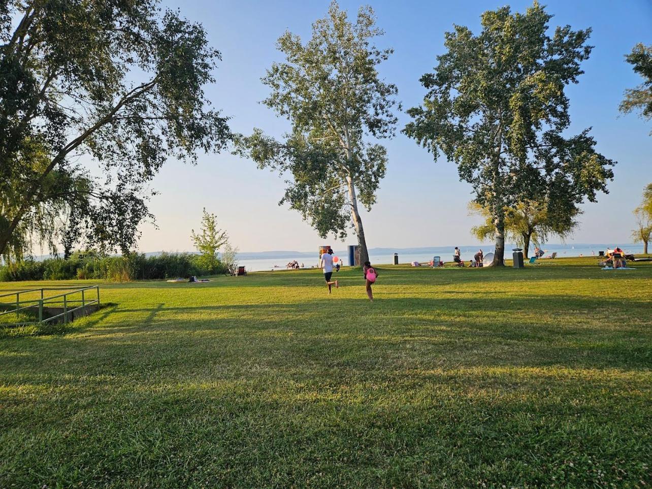 Green Apartman Balatonlelle Luaran gambar